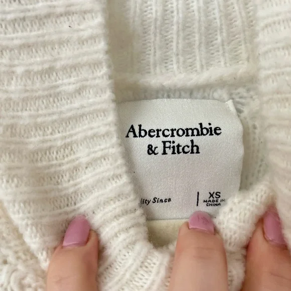 A&F Cozy Cable Knit Sweater - Cream XS - Picture 3 of 5